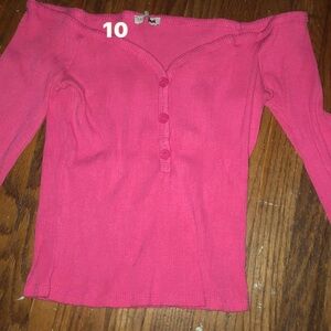 Fashion nova small pick cropped off the shoulders!